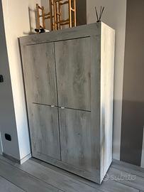 Mobile credenza con finitura in legno