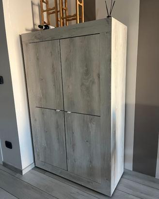 Mobile credenza con finitura in legno