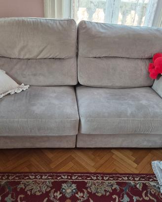 Divano comodissimo come da foto con