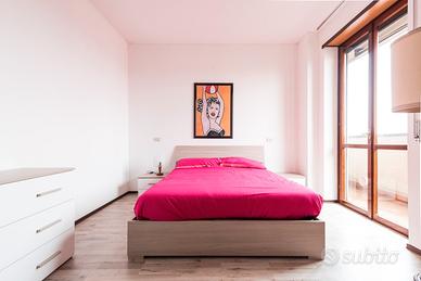 Ampia stanza comodissima per la metro gialla