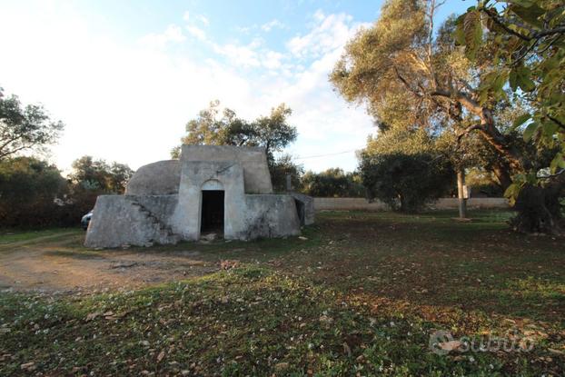 Vendita terreno con trulli Villa Castelli