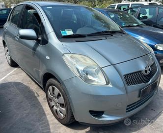 TOYOTA YARIS per ricambi usati