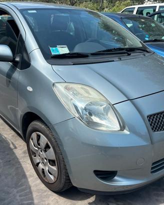 TOYOTA YARIS per ricambi usati