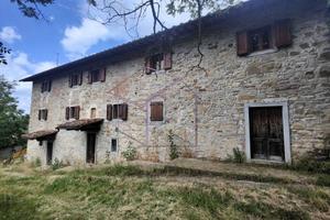 Rustico / Casale di 977 m² con più di 5 locali e b
