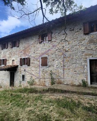Rustico / Casale di 977 m² con più di 5 locali e b