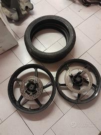 cerchi e gomme motard del 17 a 90e