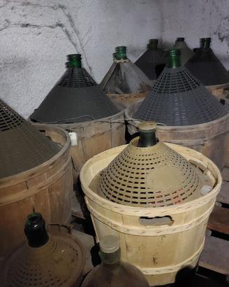 25 damigiane da vino con cesta usate