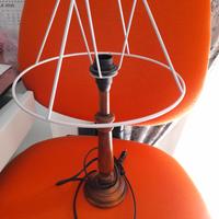 lampada vintage in legno  da tavolo 