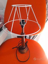 lampada vintage in legno  da tavolo 