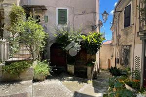 CASA SEMINDIPENDENTE A ALVITO