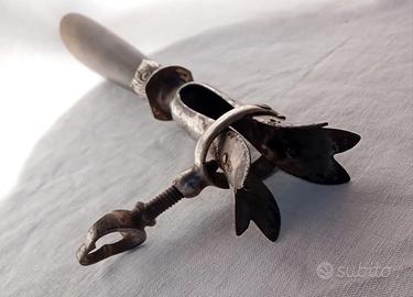 Antica posata per mangiare cosce di pollo del XIX 