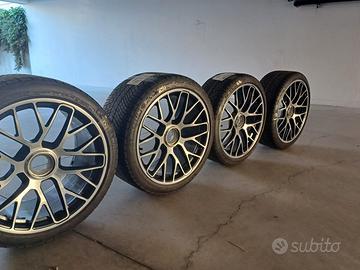 Cerchi con gomme Porsche turbo