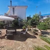 Appartamento casa vacanza in villa sul mare