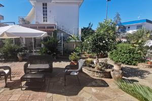 Appartamento casa vacanza in villa sul mare