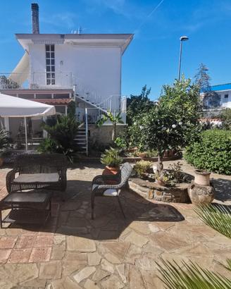 Appartamento casa vacanza in villa sul mare