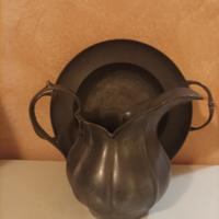 Antica  brocca  con sottobrocca in peltro