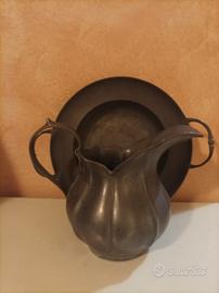 Antica  brocca  con sottobrocca in peltro