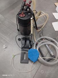 Acquario con accessori 