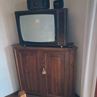 Angoliera in legno antico