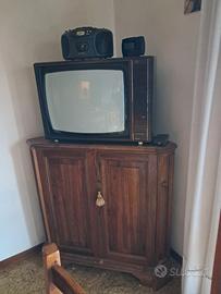 Angoliera in legno antico