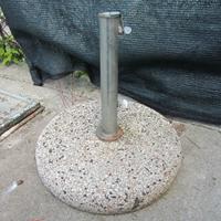 piedistallo in graniglia  porta ombrellone
