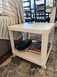 Tavolino con ruote