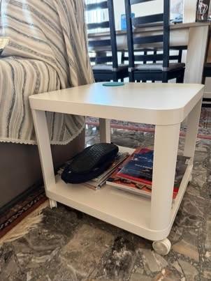 Tavolino con ruote