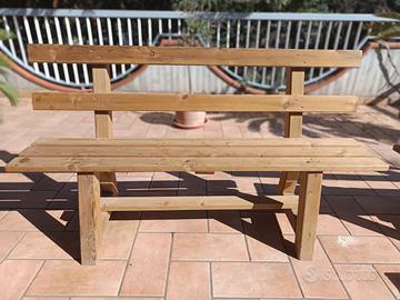 Panchina in legno per giardino