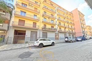 Primo piano appartamento ampio a Giarre