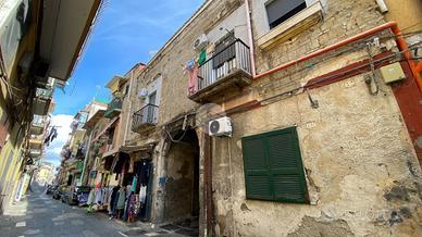 MONOLOCALE A NAPOLI