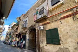 MONOLOCALE A NAPOLI