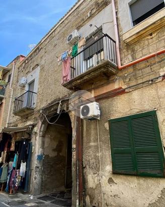MONOLOCALE A NAPOLI