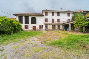 CASA SEMINDIPENDENTE A COSTIGLIOLE D'ASTI