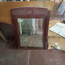 Specchiera. In legno