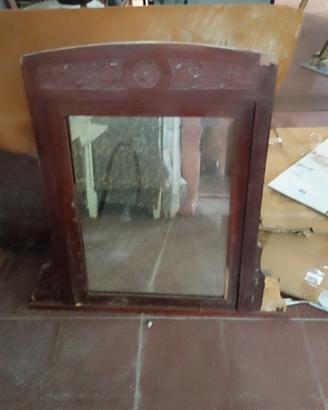Specchiera. In legno