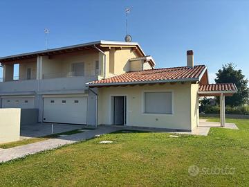 NUOVA VILLASCHIERA TRICAMERE: spazio ed efficie...