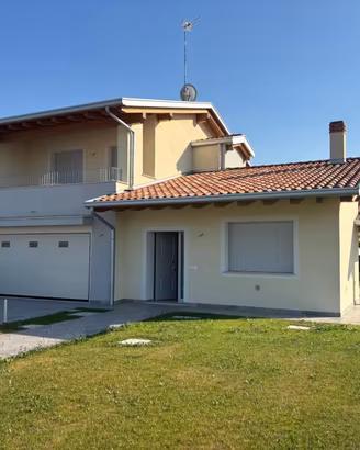 NUOVA VILLASCHIERA TRICAMERE: spazio ed efficie...
