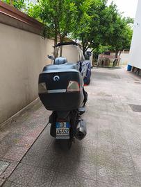 Scooter con tettuccio 