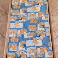 Lettino tipo Montessori in legno con materasso