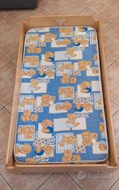 Lettino tipo Montessori in legno con materasso