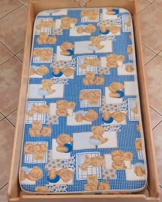 Lettino tipo Montessori in legno con materasso