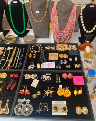 bigiotteria vintage e attuale 