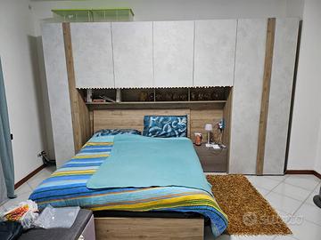 Camera da letto + parete attrezzata pari al nuovo