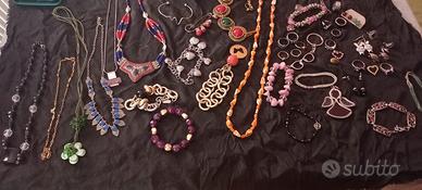 Lotto bigiotteria 40 pezzi 