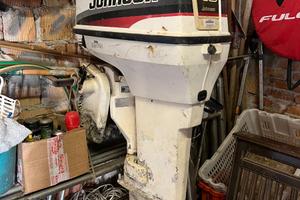 motore fuoribordo Johnson 40cv 2t del 1998.