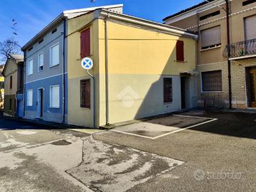 CASA SEMINDIPENDENTE A LUZZARA