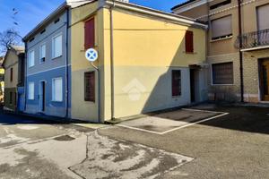 CASA SEMINDIPENDENTE A LUZZARA