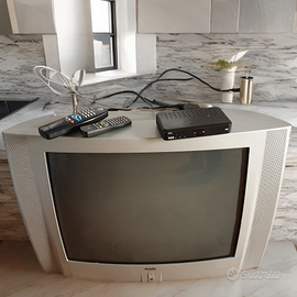 Televisore Graetz + Decoder + Telecomandi