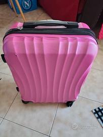 Valigia R. Leone rigida rosa 55 cm – usata