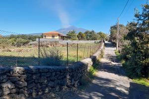 TERRENO 2805 mq con rudere 12 mq a Belpasso
